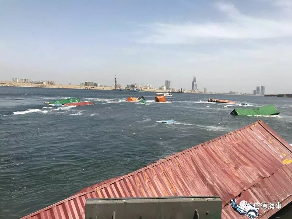 突发!赫伯罗特和以星大型集装箱船在卡拉奇码头相撞,大量货柜落水受损!(附视频)