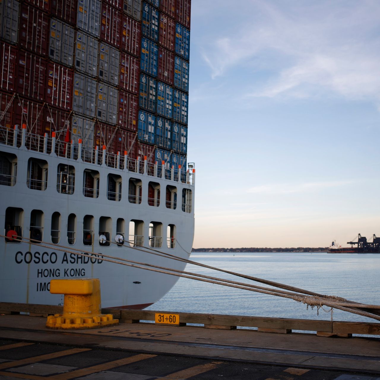 鹿特丹成为第一个集装箱吞吐量超过1500万标准箱的欧洲海港