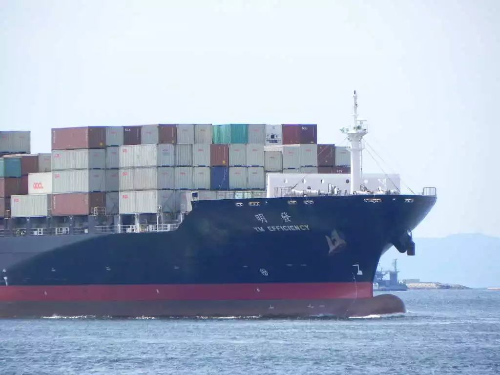 重大突发！满载由上海，宁波和深圳运往澳洲的这艘集装箱船80个集装箱坠海，大量货物受损船期已延误！
