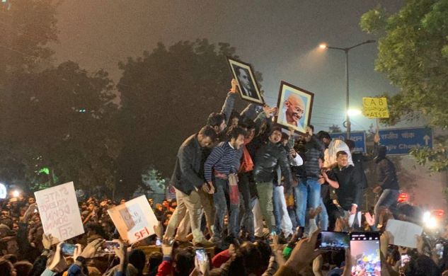 预警！印度暴乱升级失控、关闭互联网，法国大罢工交通瘫痪还断电，出货请注意