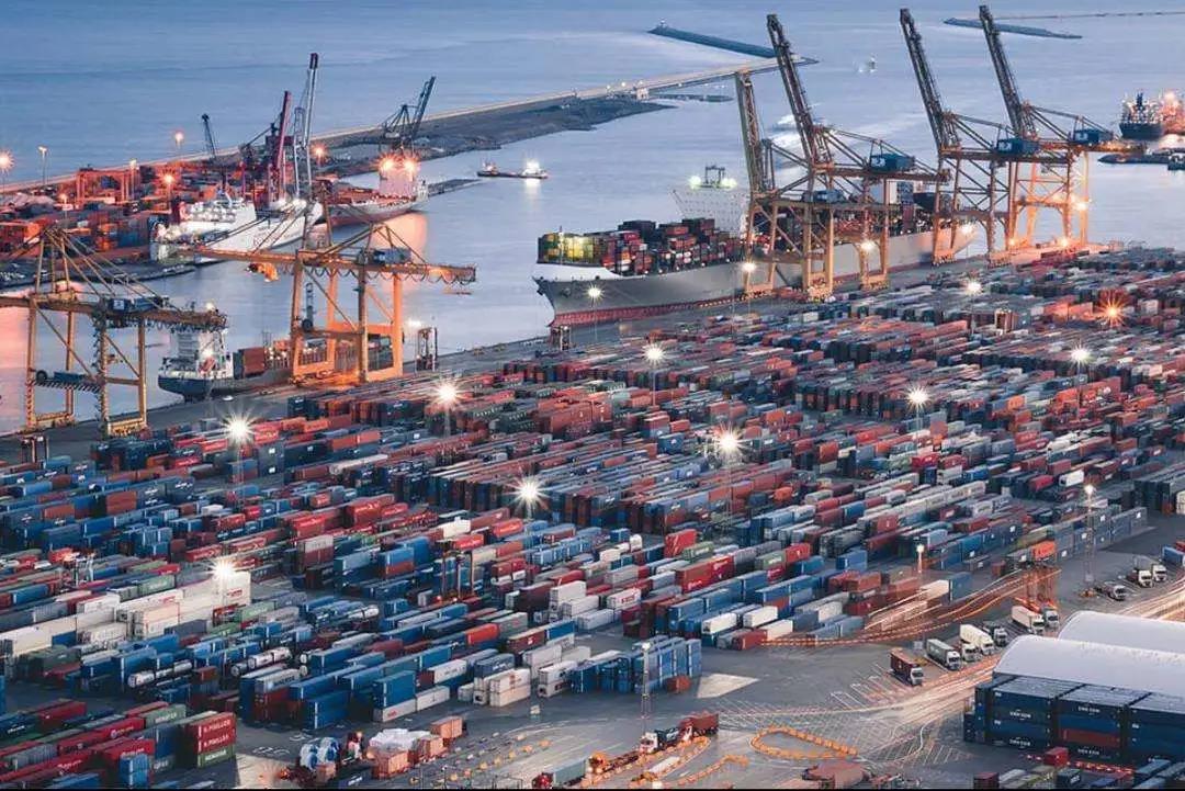 集装箱船运价飙涨威胁全球经济前