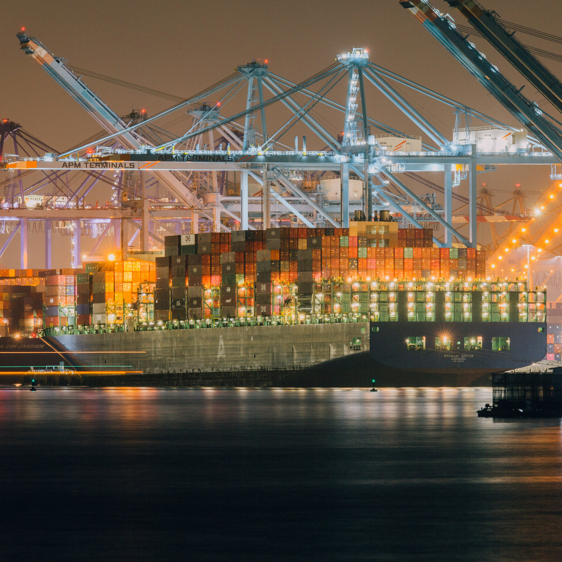 40艘货轮堵在美国港口！美港口运力损失超20%