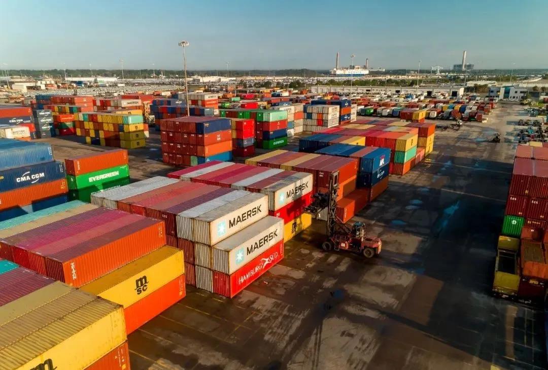 为腾出港口堆场空间，吉大港拍卖7045个集装箱货物