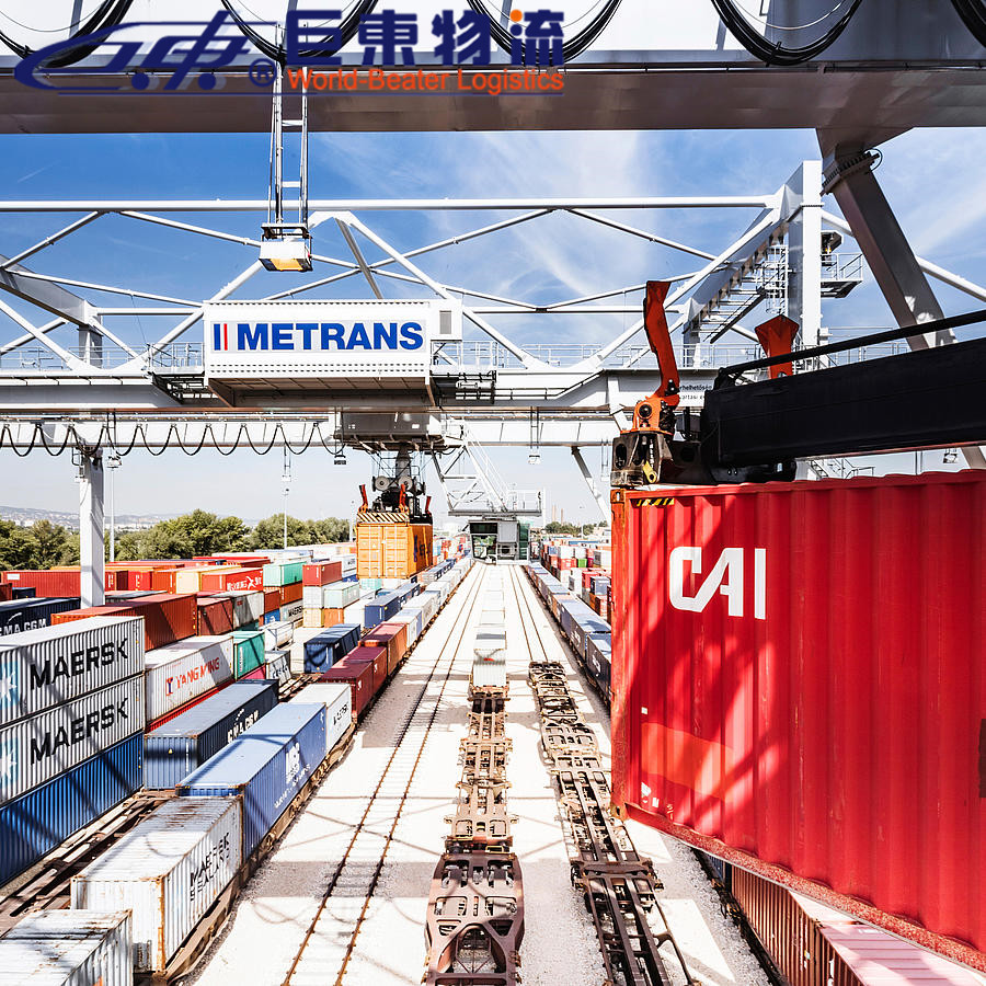 亚马逊租用散货船运输几百个集装箱货物，