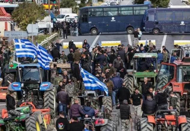 边境封锁、港口停运：希腊抗议逼得全国货